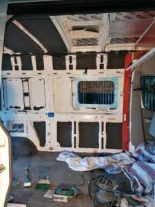 8 Raam gat in camperbus